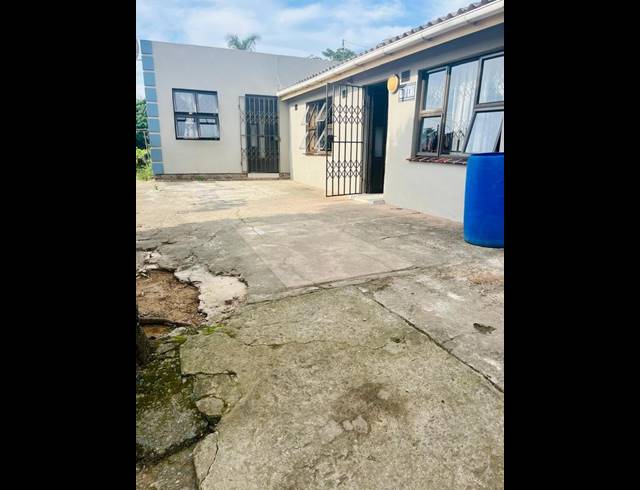 6 BEDROOM HOUSE FOR SALE IN UMLAZI A
